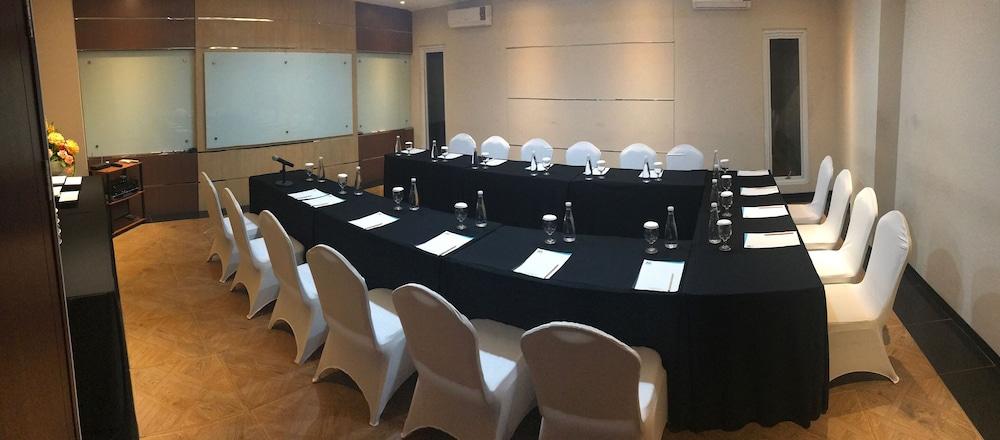M Premiere Hotel Dago Bandung Exterior photo